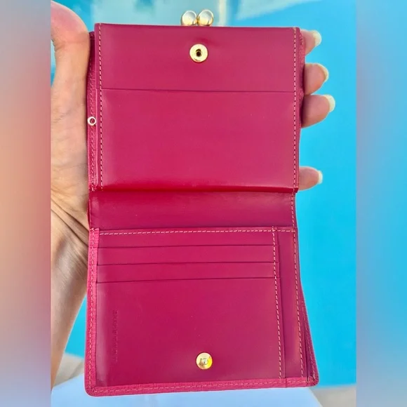 EUC Burberry red leather bifold wallet with COA - Picture 10 of 13